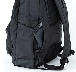 カリマーMデイパック25の背面のセキュリティジッパー