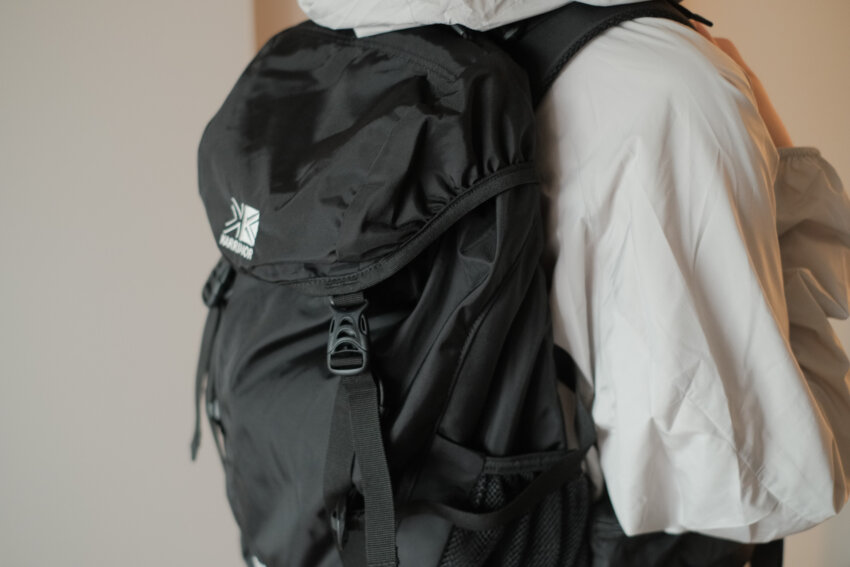 カリマータトラ20を背負っている写真