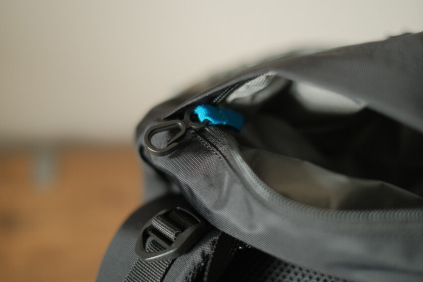 カリマータトラ20の雨蓋ポケット内のキーリング