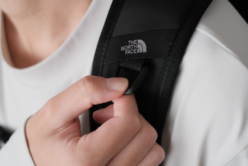 ノースフェイスシングルショットのチェストストラップ