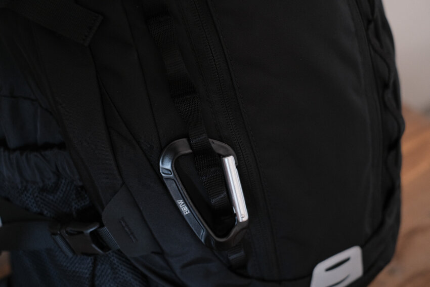 ノースフェイスビッグショット正面のデイジーチェーン