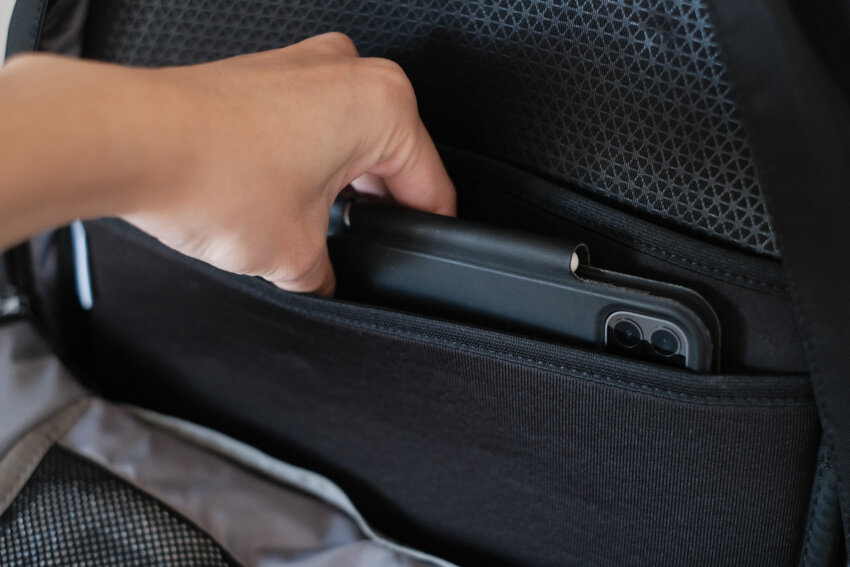 ノースフェイスビッグショットのPCスリーブにタブレット端末を入れている