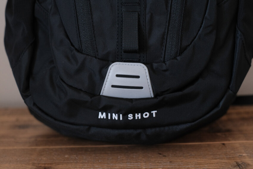 ノースフェイスミニショットのロゴ