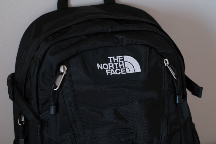 ミニショットのノースフェイスロゴ