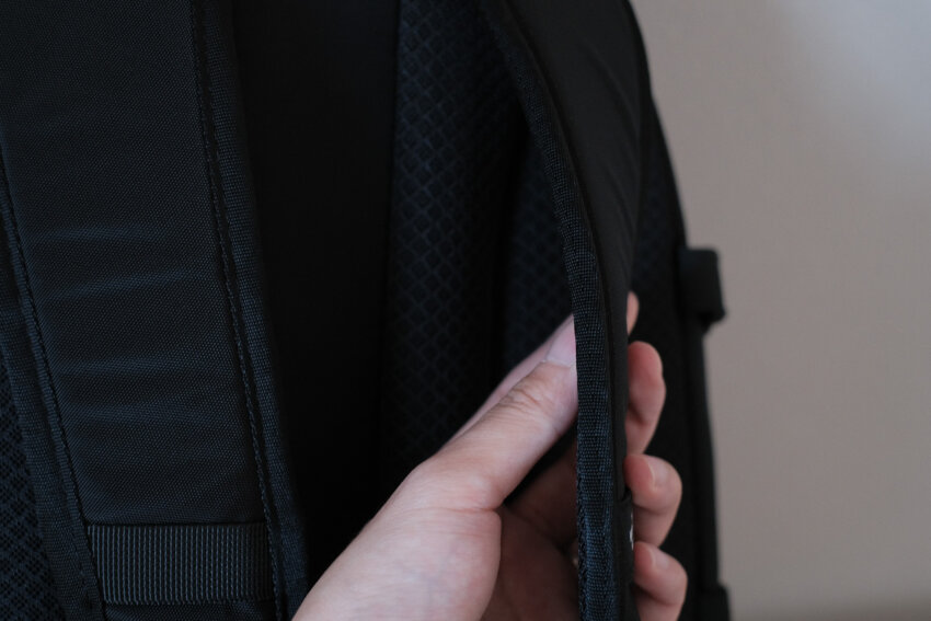 ノースフェイスミニショットのショルダーハーネス