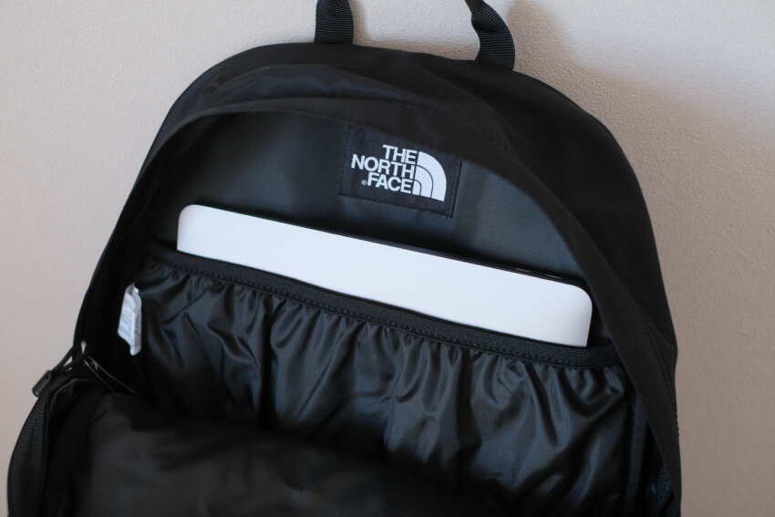 ノースフェイスミニショットのPCスリーブ