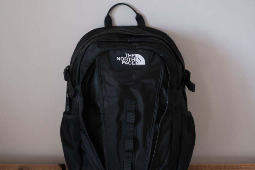 ノースフェイスミニショットのフロントポケット