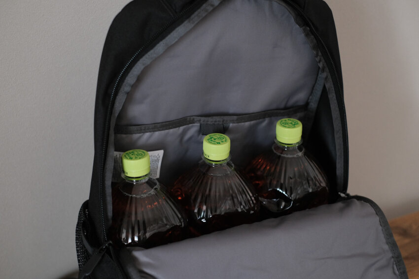 ノースフェイスヴォルトにペットボトル