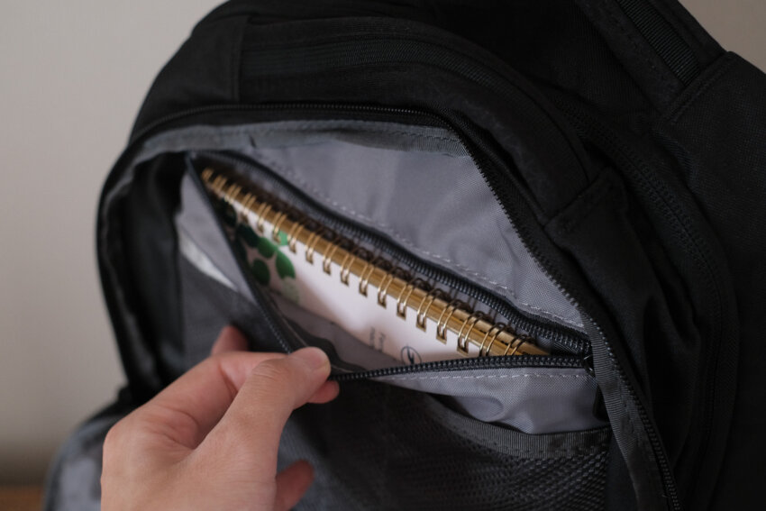 ノースフェイスヴォルトのサブポケット