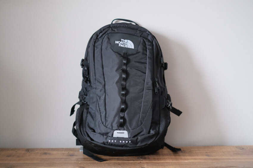 ノースフェイスホットショットの正面デザイン