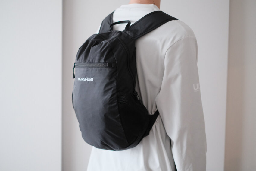 モンベルポケッタブルライトパック10Lの後ろ姿