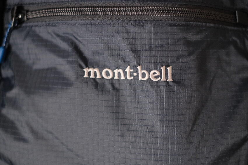 モンベルポケッタブルライトパックのロゴ