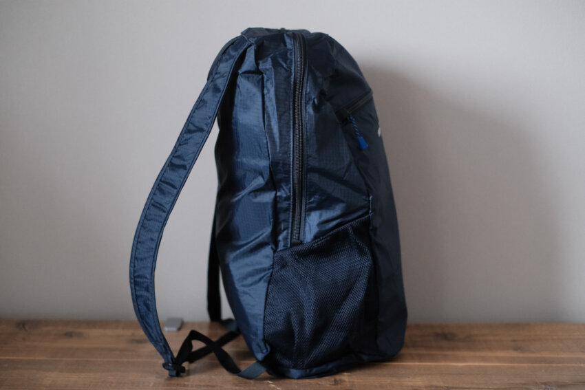 モンベルポケッタブルライトパックを横から見た姿