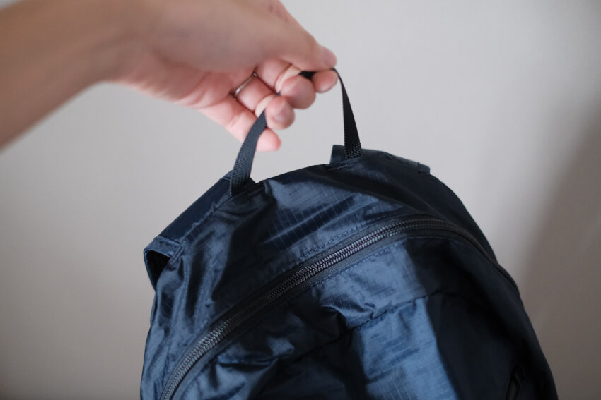 モンベルポケッタブルライトパックのハンドル