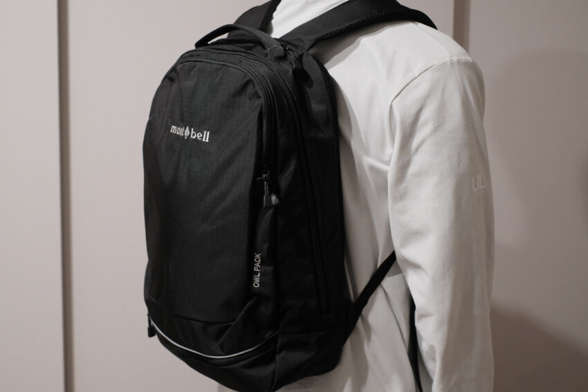 モンベルアウルパックを背負った男性