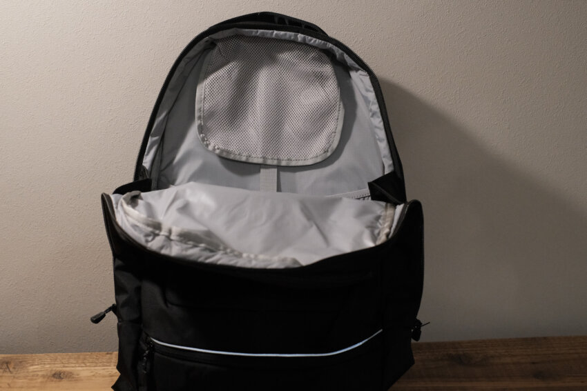 モンベルアウルパックのメインコンパートメント